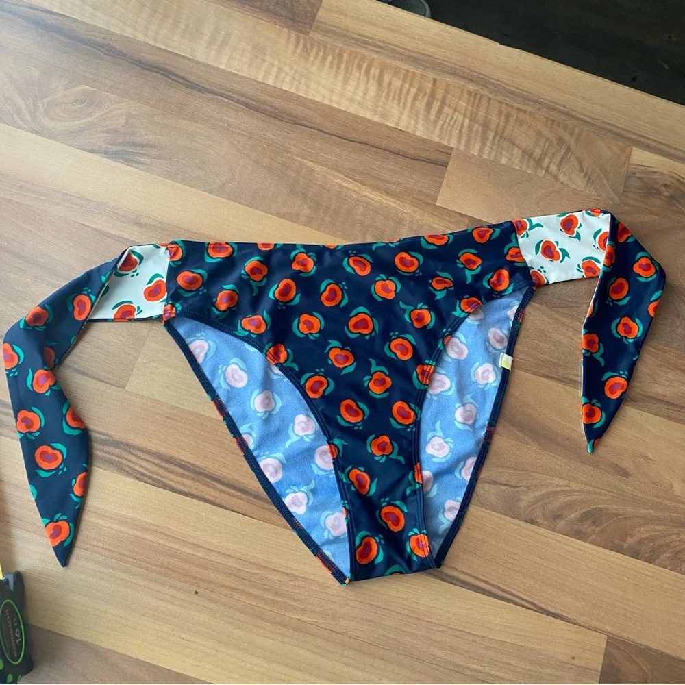 Summerslat The Tie Belt High Leg Mid Rise Bottom ‎ Poppies in Deep Sea